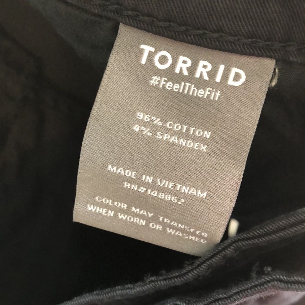 Torrid 3.5” Military Stretch Twill Mid-rise Short Size 18 NWT Deep black - Picture 5 of 8